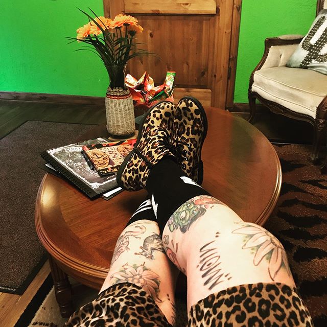 71008544 103277907684380 8870306476761046027 n - #moin #moinsen #füßevomtisch #freitag #friday #hochdiehändewochenende #1312 #acab #leoprint #leoprintlove #tattoedlegs #tschiggy #tschiggys #tschiggysbubblegumarttattoo #femaletattooartist #germantattooers #hamburgtattooers #schanze #ilovemyjob #truerebelstore  Moin,n schicken Freitag wünsch ich euch 🥰🥰🥰  #moin #moinsen #füßevomtisch #freitag #friday #hochdiehändewochenende #1312 #acab #leoprint #leoprintlove #tattoedlegs #tschiggy #tschiggys #tschiggysbubblegumarttattoo #femaletattooartist #germantattooers #hamburgtattooers #schanze #ilovemyjob #truerebelstore  Moin,n schicken Freitag wünsch ich euch 🥰🥰🥰