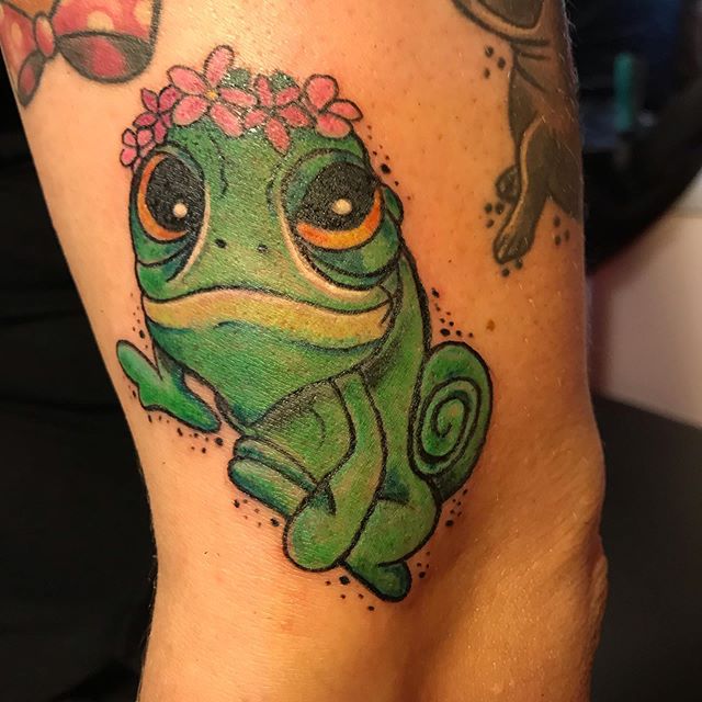 71339415 713806102418499 7421535186426634875 n - #nofilter #pascal #chamäleon #disney #rapunzel #tschiggy #tschiggys #tschiggysbubblegumarttattoo #hamburgtattoo #tattoohamburg #hamburgtattooers #germantattooers #femaletattooartist #tätowierung #ink #inkstagram #comictattoo #colourtattoo  Danke @dschnur82 meine liebe sandra  #nofilter #pascal #chamäleon #disney #rapunzel #tschiggy #tschiggys #tschiggysbubblegumarttattoo #hamburgtattoo #tattoohamburg #hamburgtattooers #germantattooers #femaletattooartist #tätowierung #ink #inkstagram #comictattoo #colourtattoo  Danke @dschnur82 meine liebe sandra